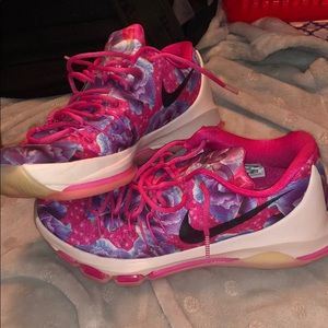 KD breast cancer awareness shoe